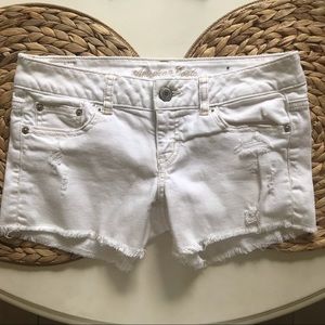 SOLD // AE Y2K White Low Rise Denim Jean Shorts